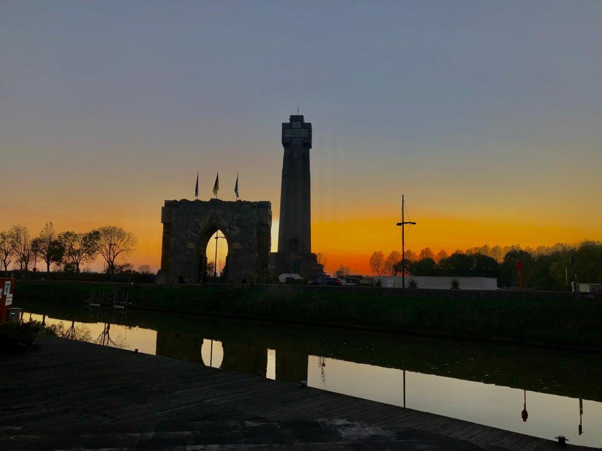 Vakantiehuisje aan de Ijzer Diksmuide Buitenkant foto